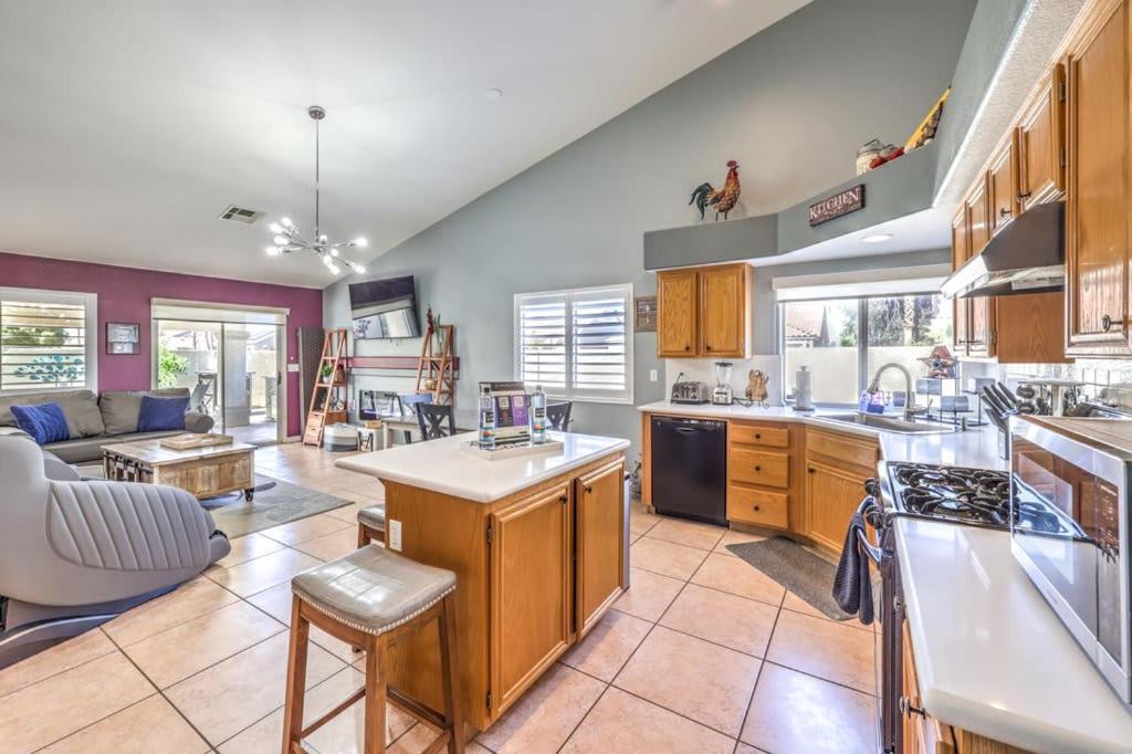 Family Fun For Everyone In Las Vegas- 4 Bedrooms, Billiards, Game Room 핸더슨 외부 사진